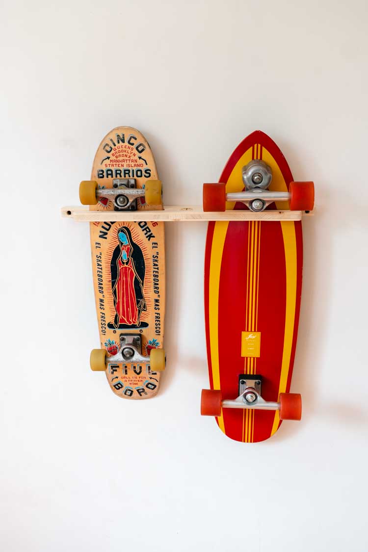 Support mural pour deux skate
