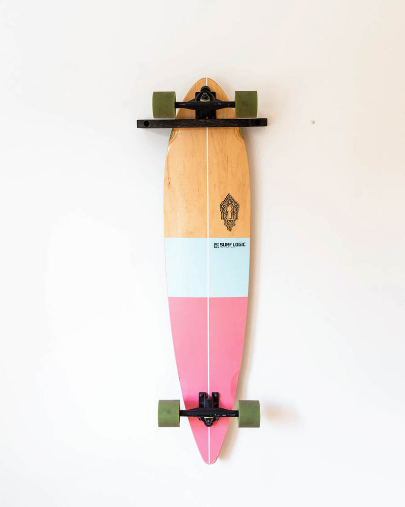 Support mural noir longboard