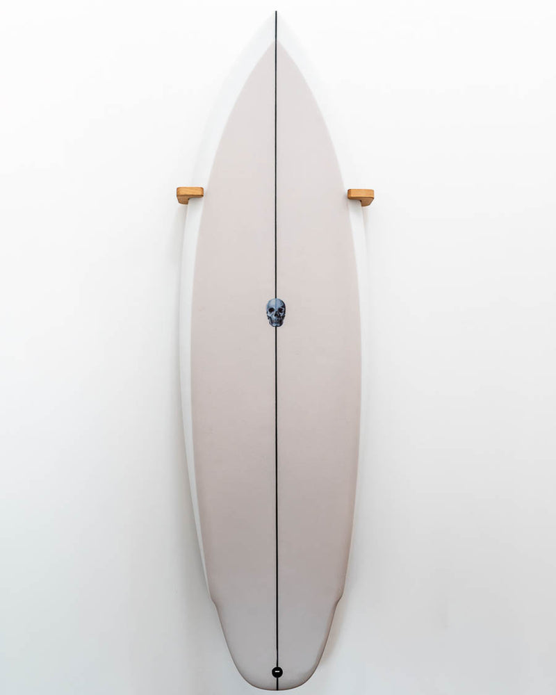 Un support mural vertical pour planche de surf