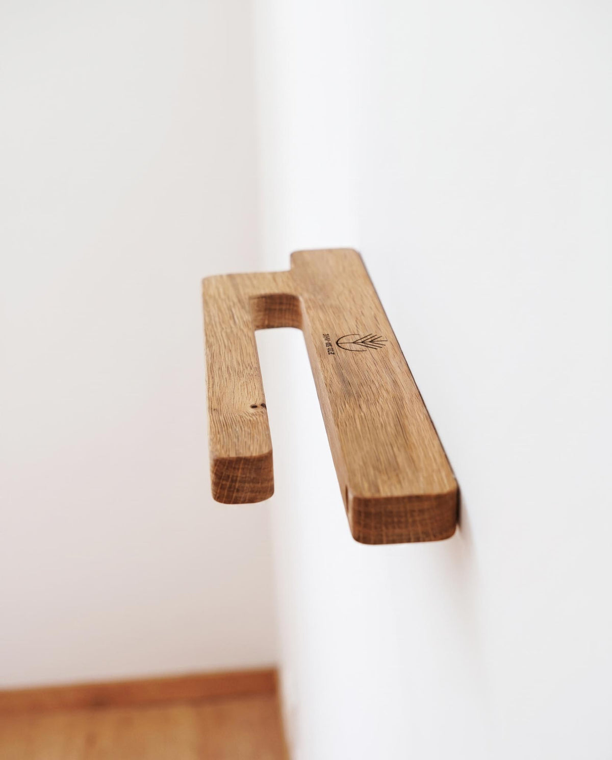 Soporte de Pared Vertical para Skateboard de Roble